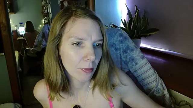 Daisy Lovely online show from April 24, 2026, 5:54 am