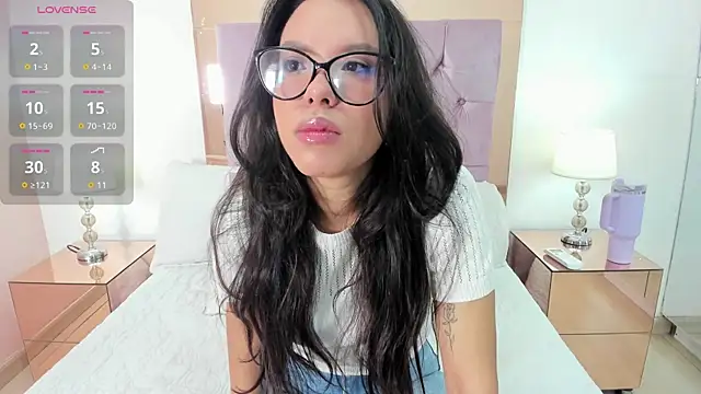 Snapshot of Rose_Allure chatting on April 1, 2026, 11:33 am Rose Allure online show from April 1, 2026, 11:33 am