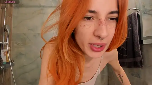 KikkoLee online show from May 11, 2026, 10:43 am