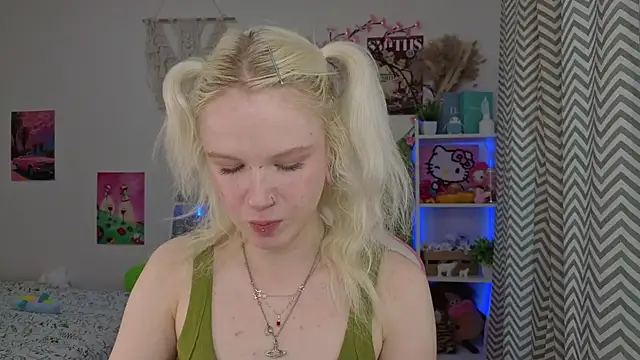 Mia WaterFall online show from May 9, 2026, 3:23 am
