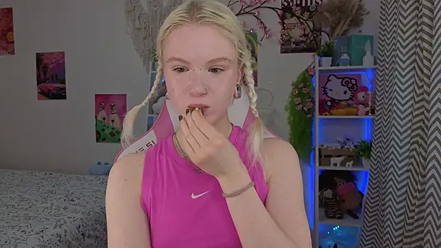 Mia WaterFall online show from May 11, 2026, 3:12 am