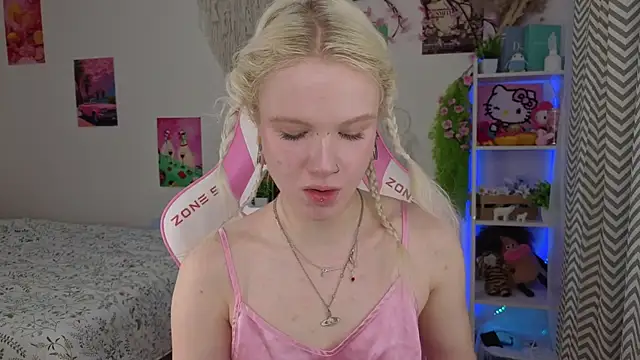Mia WaterFall online show from May 13, 2026, 3:15 am