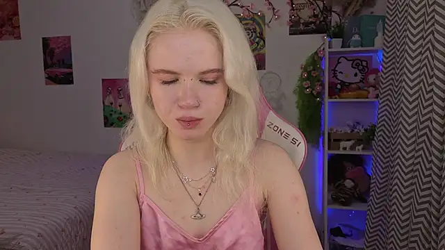 Mia WaterFall online show from May 17, 2026, 3:15 am