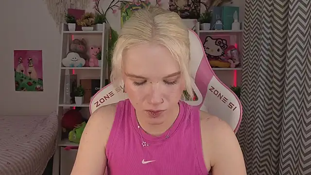 Mia WaterFall online show from May 23, 2026, 3:23 am