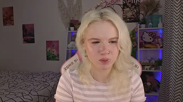 Mia WaterFall online show from May 28, 2026, 3:26 am