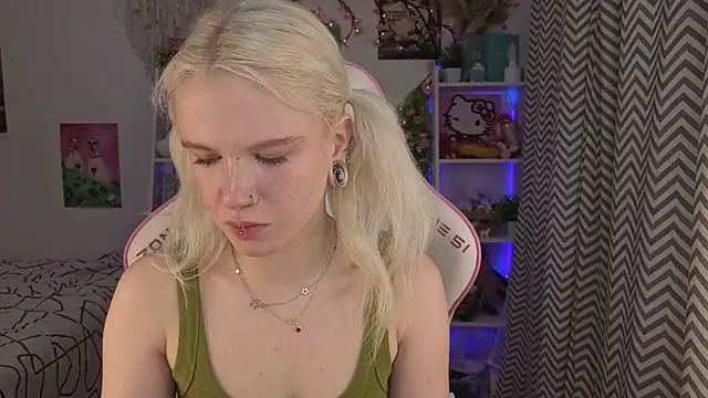 Mia WaterFall online show from May 29, 2026, 3:26 am