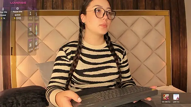 Pamela Mooon online show from February 5, 2026, 11:59 am