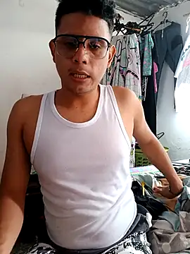 Snapshot of ClarkAndBruno chatting on February 3, 2026, 7:41 pm ClarkAndBruno online show from February 3, 2026, 7:41 pm