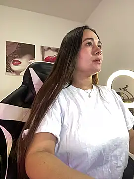 saray mendozaa online show from June 7, 2026, 8:01 pm