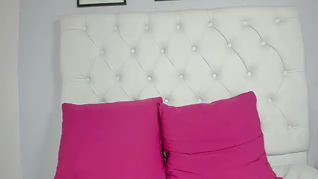 sweett eyes  online show from March 9, 2026, 10:25 pm