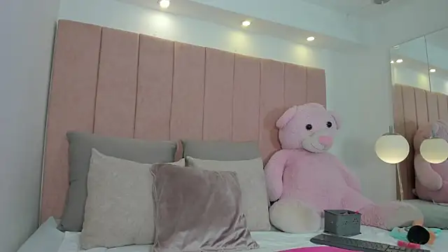 sweett eyes  online show from March 13, 2026, 4:46 pm