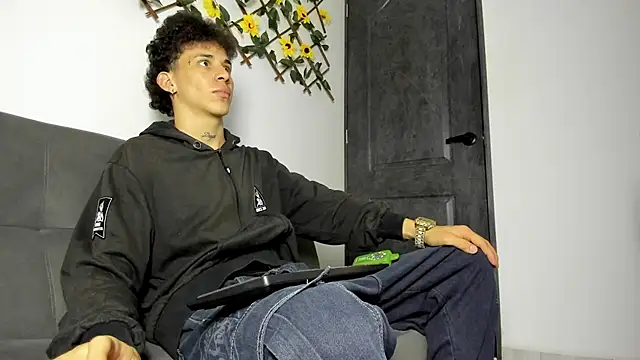 Maxxx bigcockx online show from March 18, 2026, 4:15 am