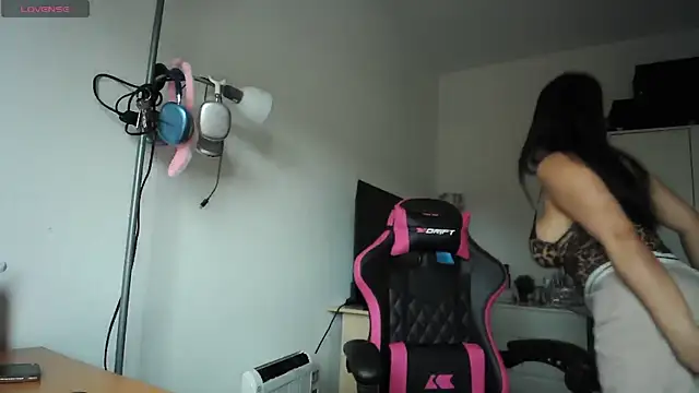 Yulian Milf online show from March 19, 2026, 2:32 pm