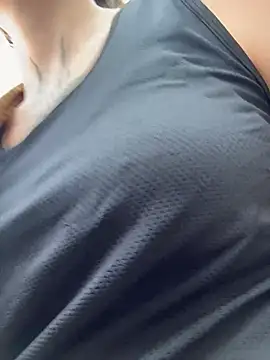 Snapshot of IceMur chatting on April 3, 2026, 2:20 am IceMur online show from April 3, 2026, 2:20 am