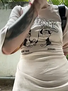 Snapshot of IceMur chatting on April 7, 2026, 2:23 am IceMur online show from April 7, 2026, 2:23 am