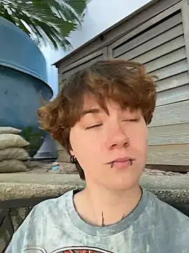 Snapshot of IceMur chatting on April 9, 2026, 6:19 am IceMur online show from April 9, 2026, 6:19 am