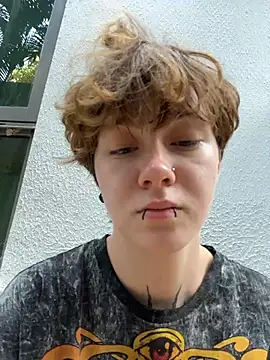 Snapshot of IceMur chatting on April 10, 2026, 2:28 am IceMur online show from April 10, 2026, 2:28 am