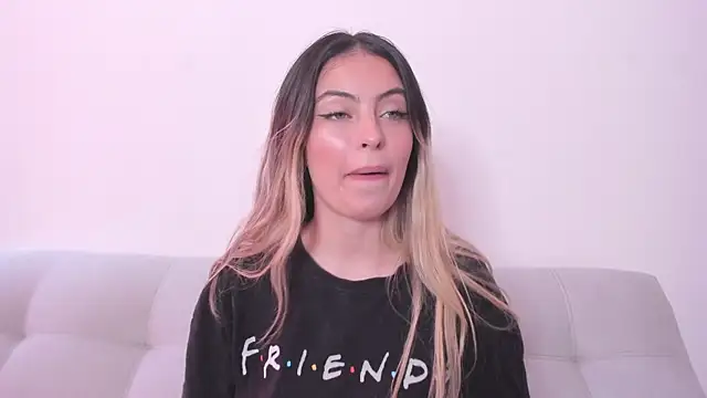 Fernanda aaaa online show from May 11, 2026, 4:15 pm