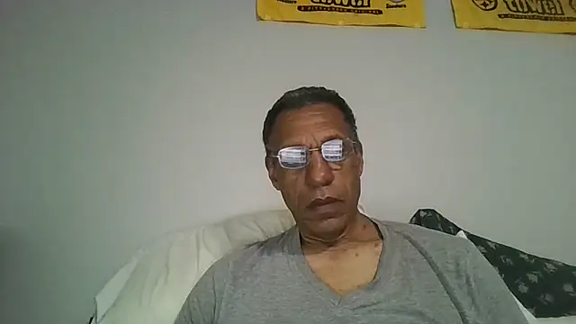swimmer2496 online show from May 3, 2026, 11:38 am