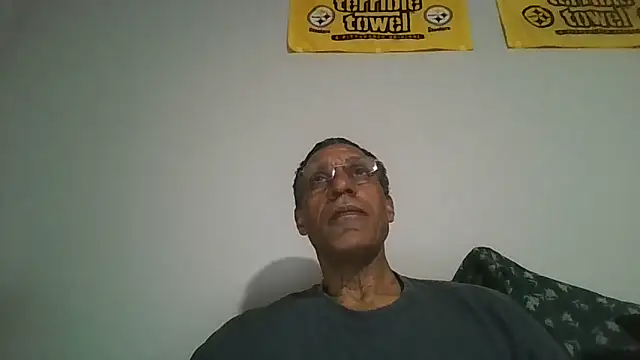 swimmer2496 online show from May 4, 2026, 4:52 am