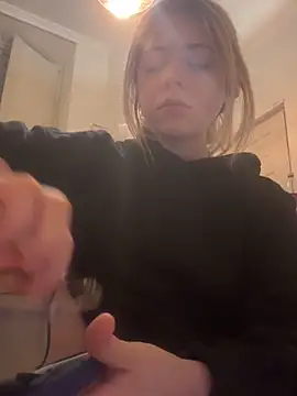 MelliMoon online show from April 4, 2026, 9:34 pm