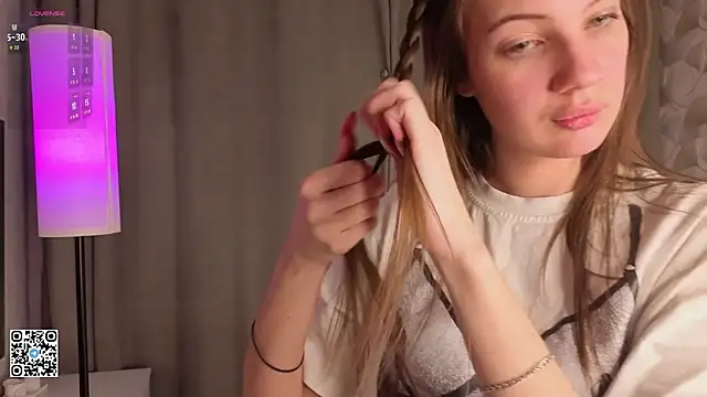 ShaeHeeter online show from February 2, 2026, 4:11 am