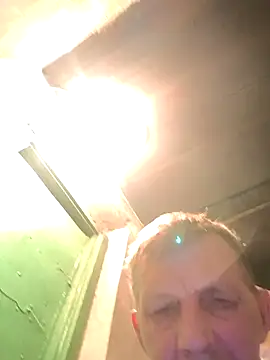 Snapshot of andrei73200 chatting on February 28, 2026, 1:50 am andrei73200 online show from February 28, 2026, 1:50 am