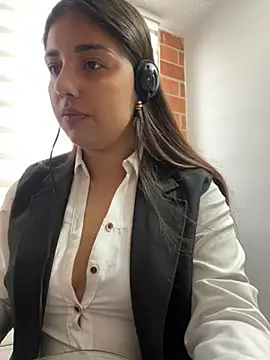 A-uroora online show from February 8, 2026, 11:35 am