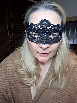 MaskedQueen77 online show from May 9, 2026, 11:48 am