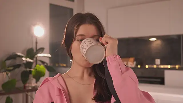 EleniRoeber online show from February 4, 2026, 4:24 pm