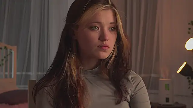 EleniRoeber online show from March 16, 2026, 5:28 pm