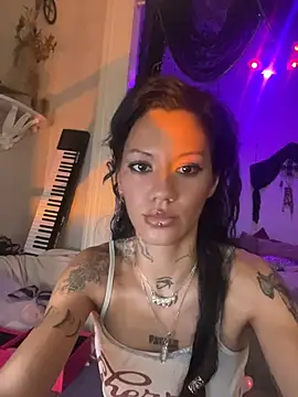 luxxlola online show from June 28, 2026, 1:50 pm