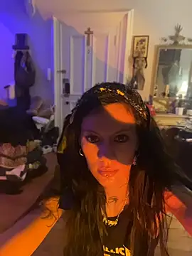 luxxlola online show from July 5, 2026, 4:19 am