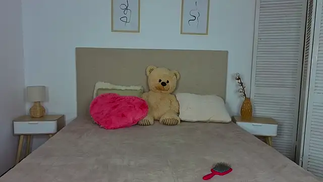 Snapshot of Silena_sky chatting on February 15, 2026, 1:52 pm Silena sky online show from February 15, 2026, 1:52 pm