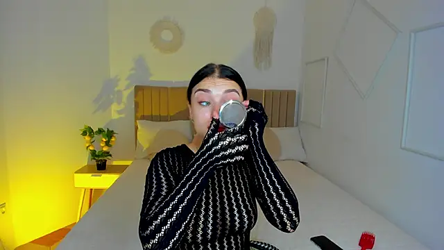 Snapshot of Silena_sky chatting on April 6, 2026, 7:53 am Silena sky online show from April 6, 2026, 7:53 am