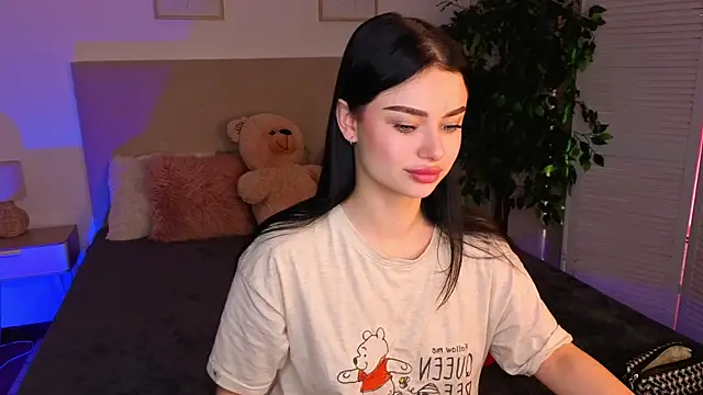 Snapshot of Silena_sky chatting on April 13, 2026, 7:03 am Silena sky online show from April 13, 2026, 7:03 am
