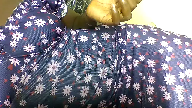 Snapshot of mbaliNzimande chatting on March 6, 2026, 4:42 am mbaliNzimande online show from March 6, 2026, 4:42 am