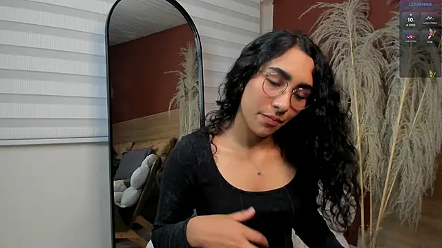 scarlett25   online show from April 23, 2026, 9:39 pm