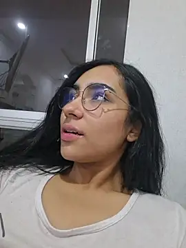 scarlett25   online show from May 2, 2026, 3:00 am