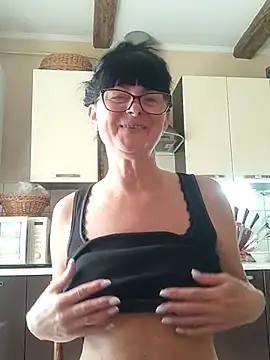Snapshot of AliceSwan57 chatting on June 23, 2026, 6:33 am AliceSwan57 online show from June 23, 2026, 6:33 am