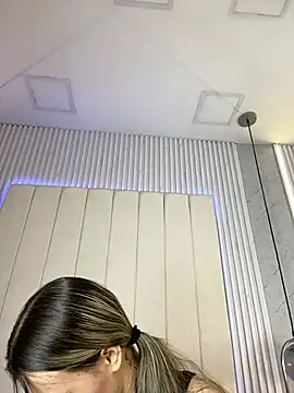 JuliaColemann online show from February 8, 2026, 12:08 pm