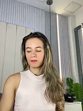 JuliaColemann online show from April 24, 2026, 3:47 pm
