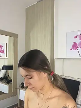 Snapshot of JuliaColemann chatting on July 2, 2026, 12:00 pm JuliaColemann online show from July 2, 2026, 12:00 pm