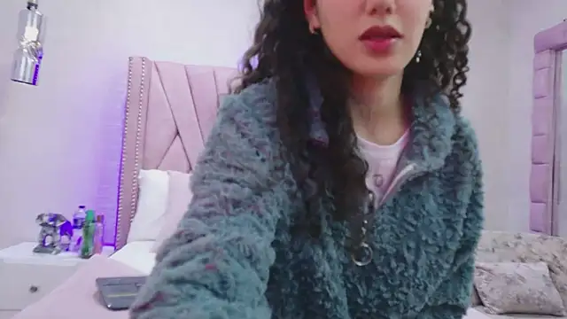 Snapshot of RoxanaAngel chatting on February 5, 2026, 2:22 pm RoxanaAngel online show from February 5, 2026, 2:22 pm