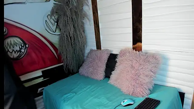 Mila toro online show from February 2, 2026, 7:56 pm