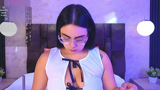 vicky grey online show from April 23, 2026, 12:29 pm