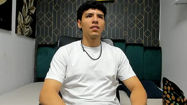 Tobias Vega online show from May 6, 2026, 12:52 am
