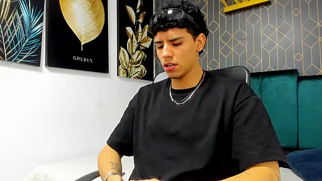 Tobias Vega online show from May 7, 2026, 1:33 am