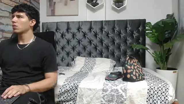 Tobias Vega online show from May 8, 2026, 3:23 am