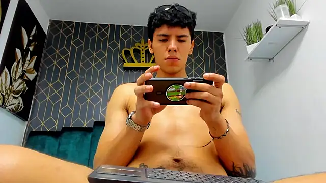 Tobias Vega online show from May 12, 2026, 8:00 am